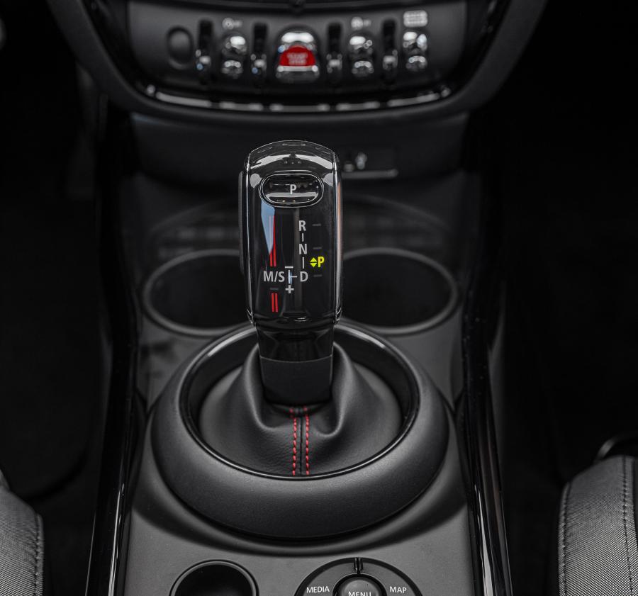 Детали интерьера Mini John Cooper Works Clubman (F54) 2019 года  (LA) (фото 9 из 41)